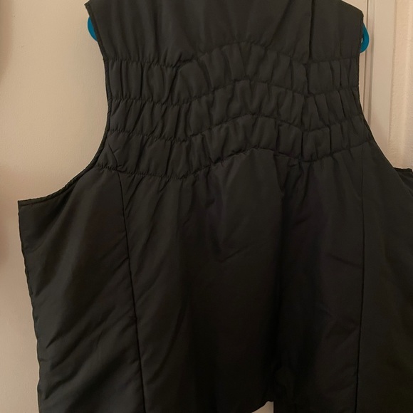 Izod Puffer Vest Like New - Picture 3 of 3